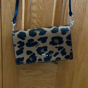 COACH Leopard Print Crossbody Phone Wallet Clutch Bag nwot